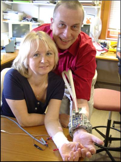 Professor Kevin Warwick and wife Irene Warwick neurally connected via implants. (www.terasemjournals.com) 