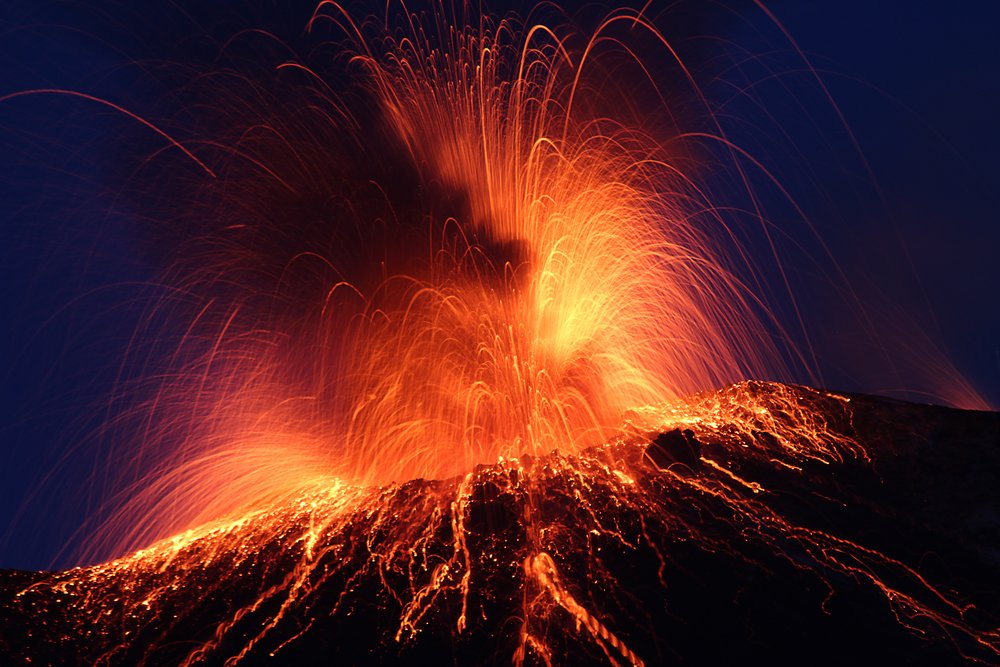 Volcano explosion163577228