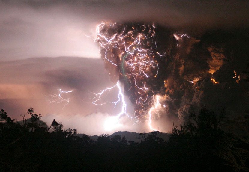 Volcani lightning strike
