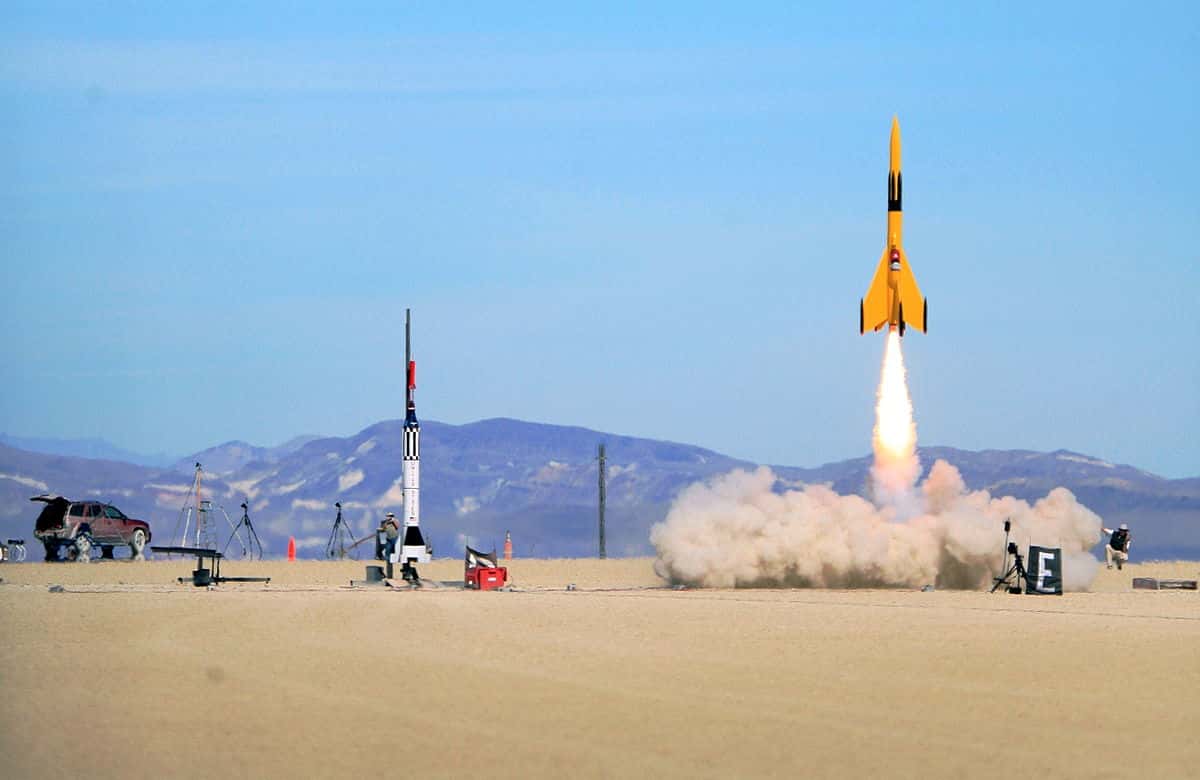 A high-power rocket launch using an APCP motor