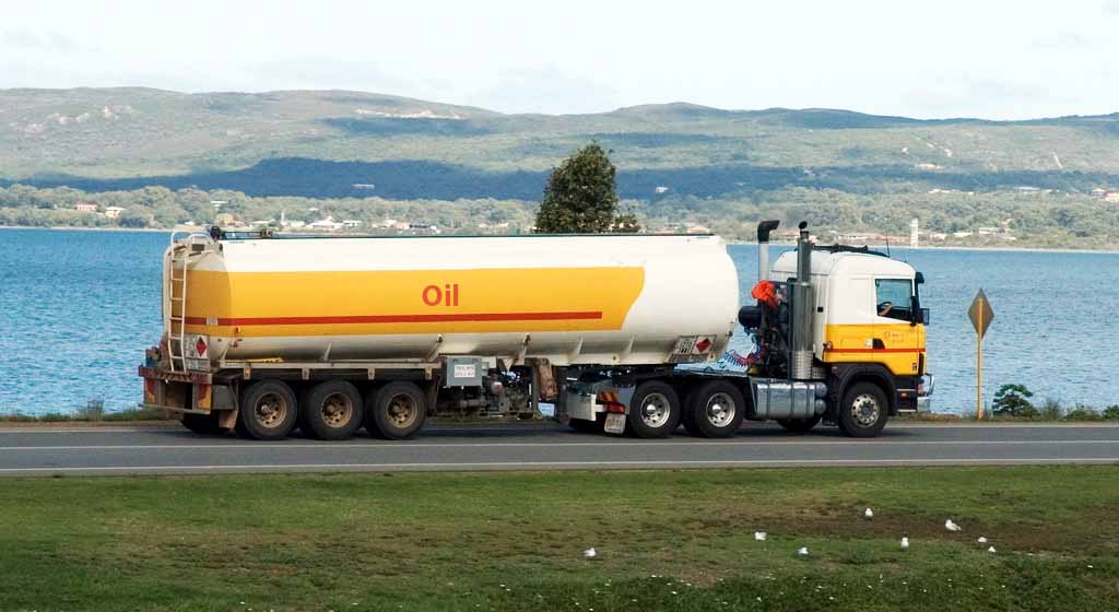 Cylindrical oil tanker truck