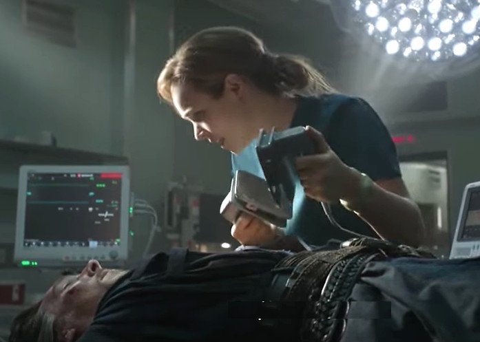 Defibrillator scene of Doctor Strange (2016 film)