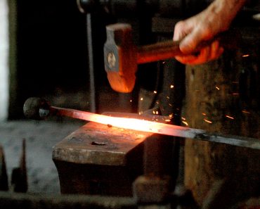 hammer heat iron rode blacksmith