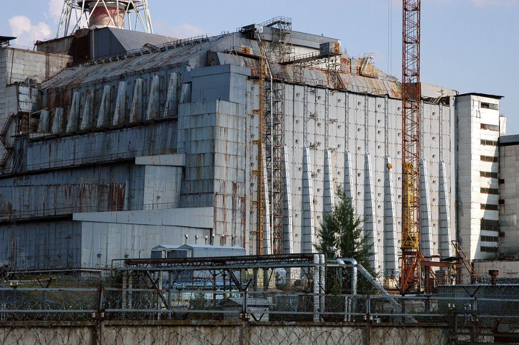 4th block of the Chernobyl Nuclear Power Plant A view of the sarcophagus in 2005
