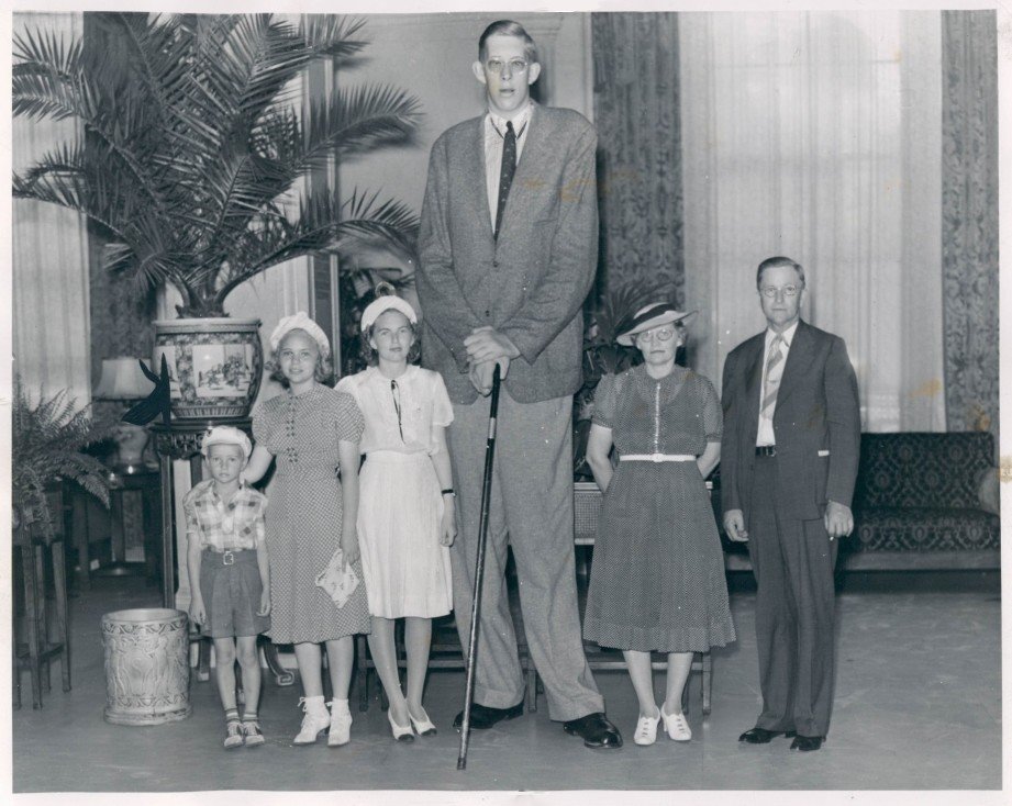 Robert Wadlow with his family
