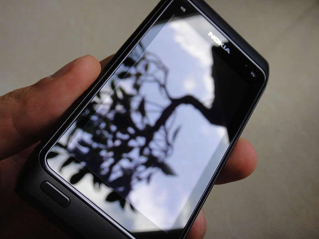 Nokia N8 gorilla glass screen