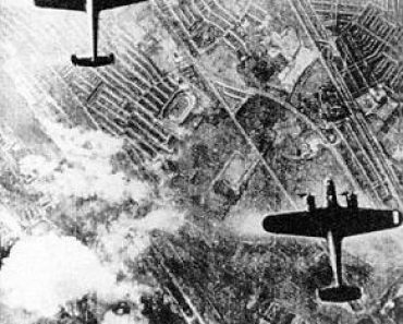 German Dornier DO-17s on a bomb run over London.