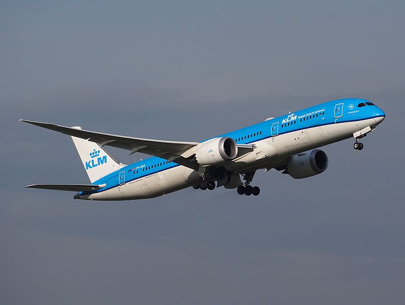 PH-BHF_KLM_Royal_Dutch_Airlines_Boeing_787-9_Dreamliner_at_Schiphol_(AMS_-_EHAM),_The_Netherlands_pic1