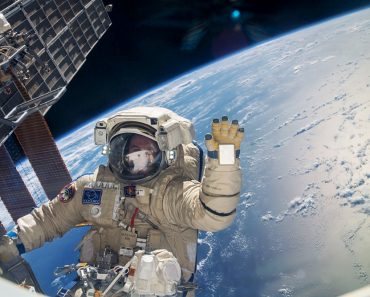 Astronauts wear oxygen mask on iss weaer