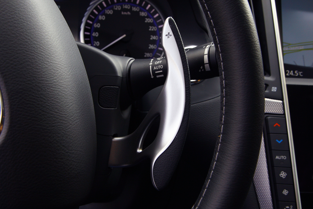 Gear levers in the steering wheel of a modern car. paddle shift, car interior - Image(otomobil)s