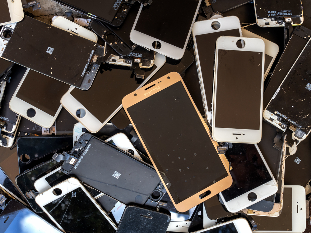 heap of broken smartphone screen (e-waste, electronic-waste)( Poravute Siriphiroon)s