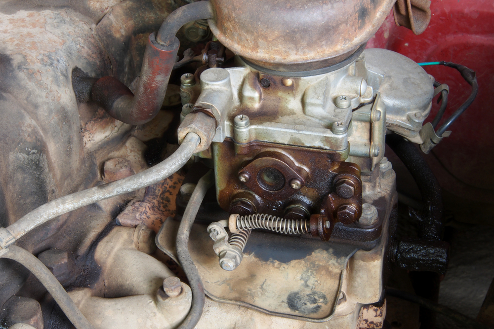 Fuel leaking from old carburetor(Taphat Wangsereekul)s