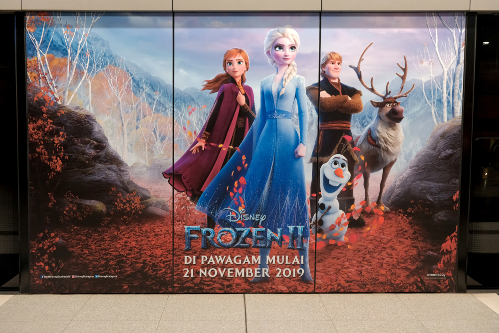 A beautiful poster of a movie called Frozen II(Razlisyam)s