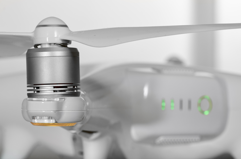 A drone battery and a propeller, focus is on the propeller(jordeangelovic)s