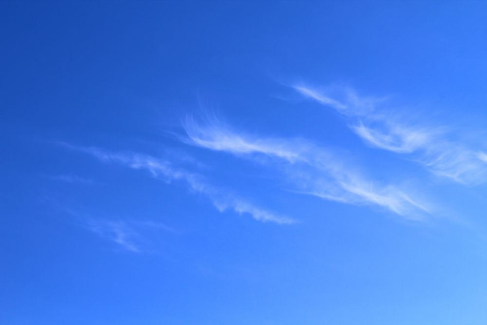 Beautiful blue sky and white cirrus clouds(Far700)s