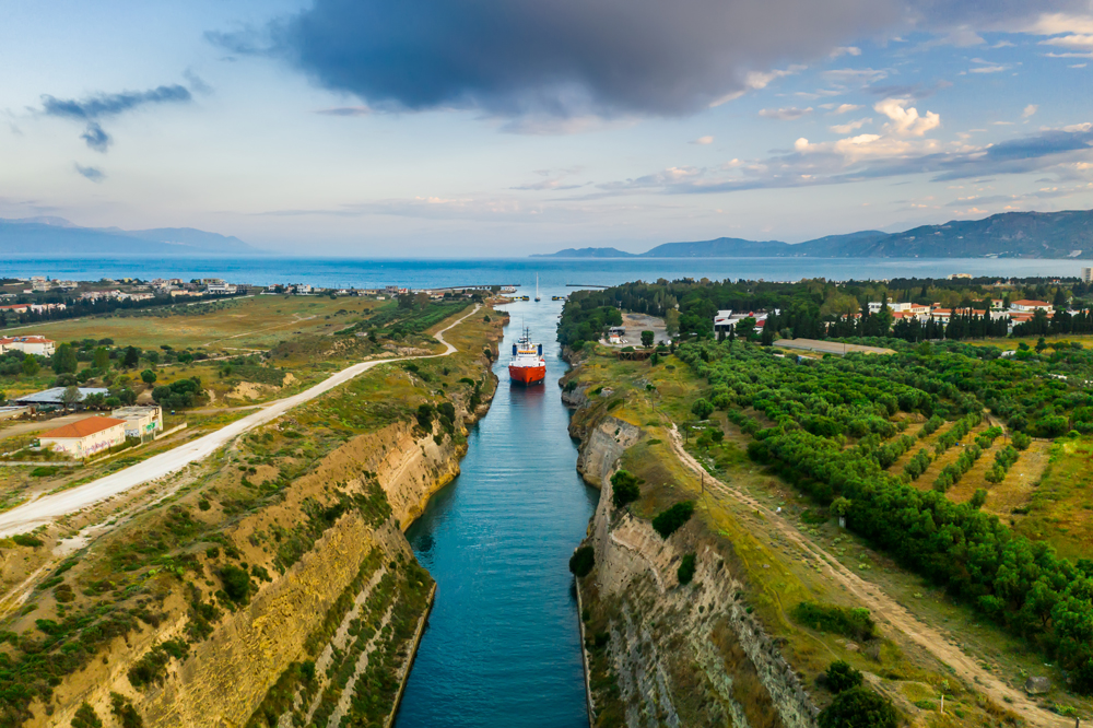 ship-passing-through-corinth-canal-in-greece-YT3MGDU