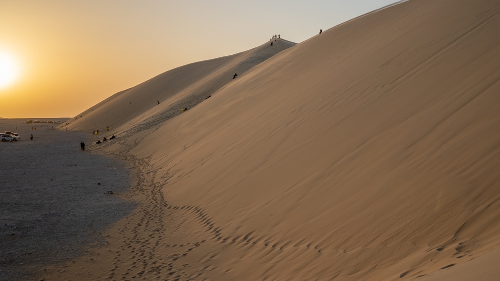 A,Beautiful,Evening,Sunset,At,Singing,Sand,Dune,In,Qatar