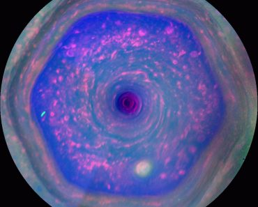 Saturn's Famous Hexagon May Tower Above the Clouds