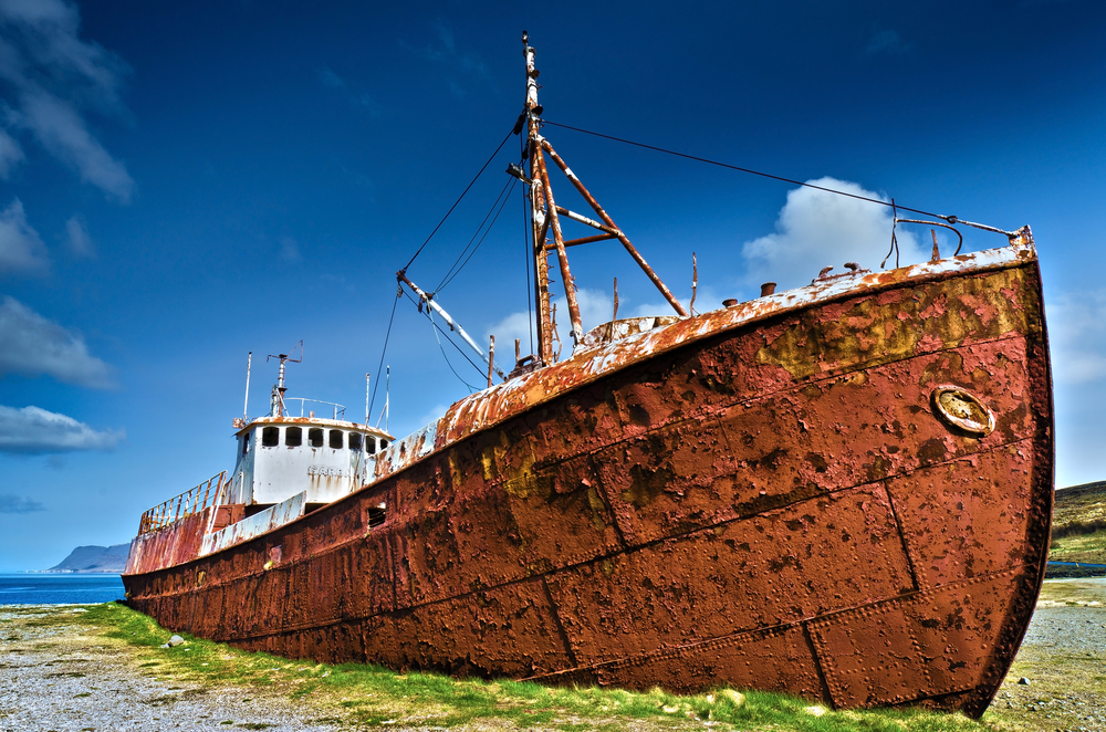 Rusty,Shipwreck,In,Iceland
