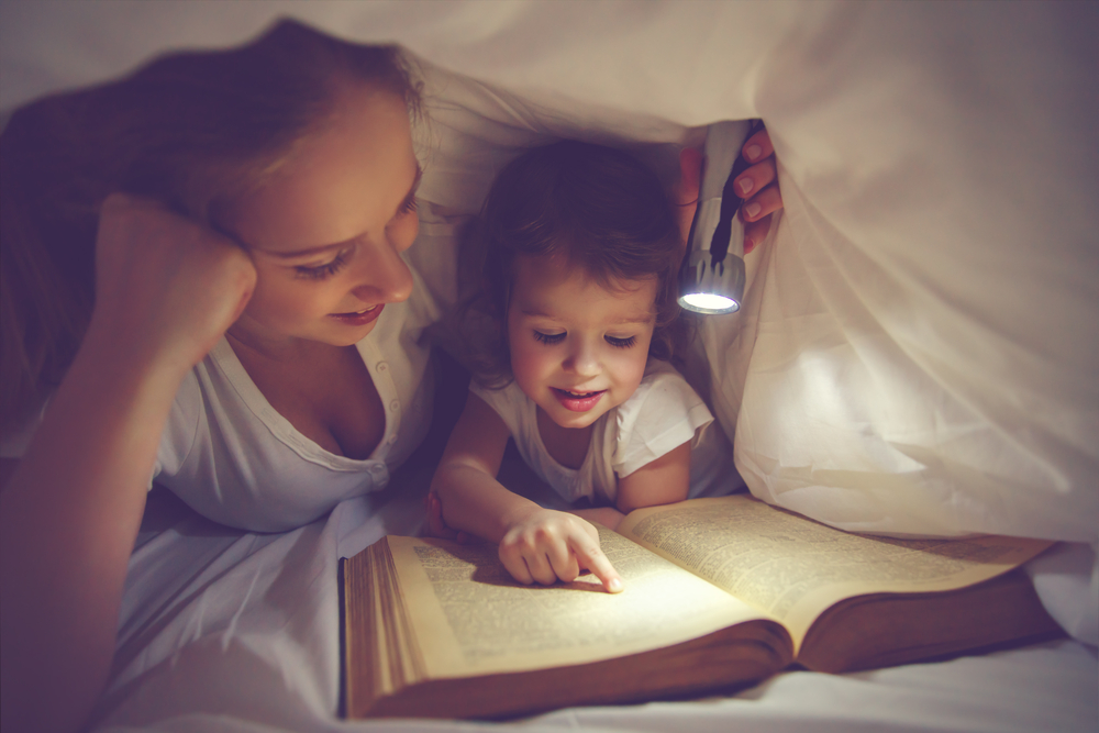 Family,Bedtime.,Mom,And,Child,Daughter,Reading,A,Book,With